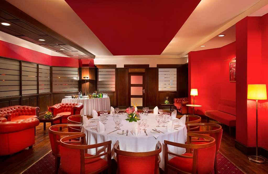 Hilton Yaounde Hotel Restaurant photo